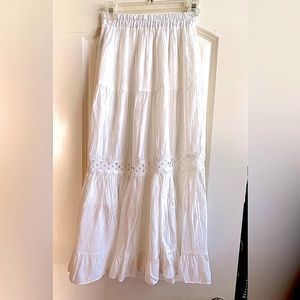 Korea ruffle  hem elastic waist,long flared  skirt . white&black . S/M.brand new